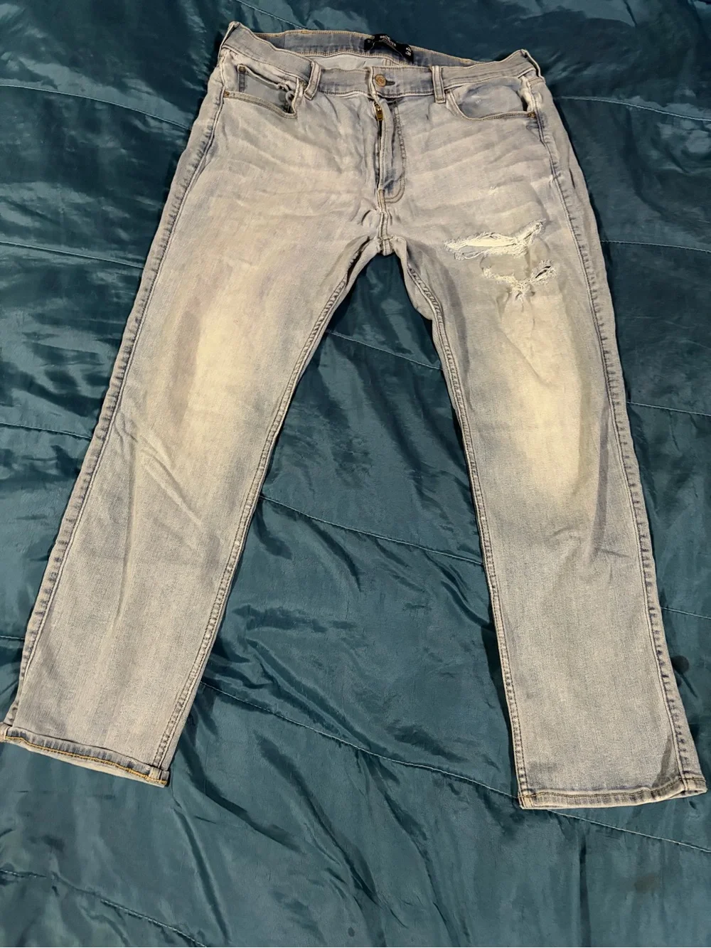 Hollister light blue slim straight men’s jeans heavily distressed front & back